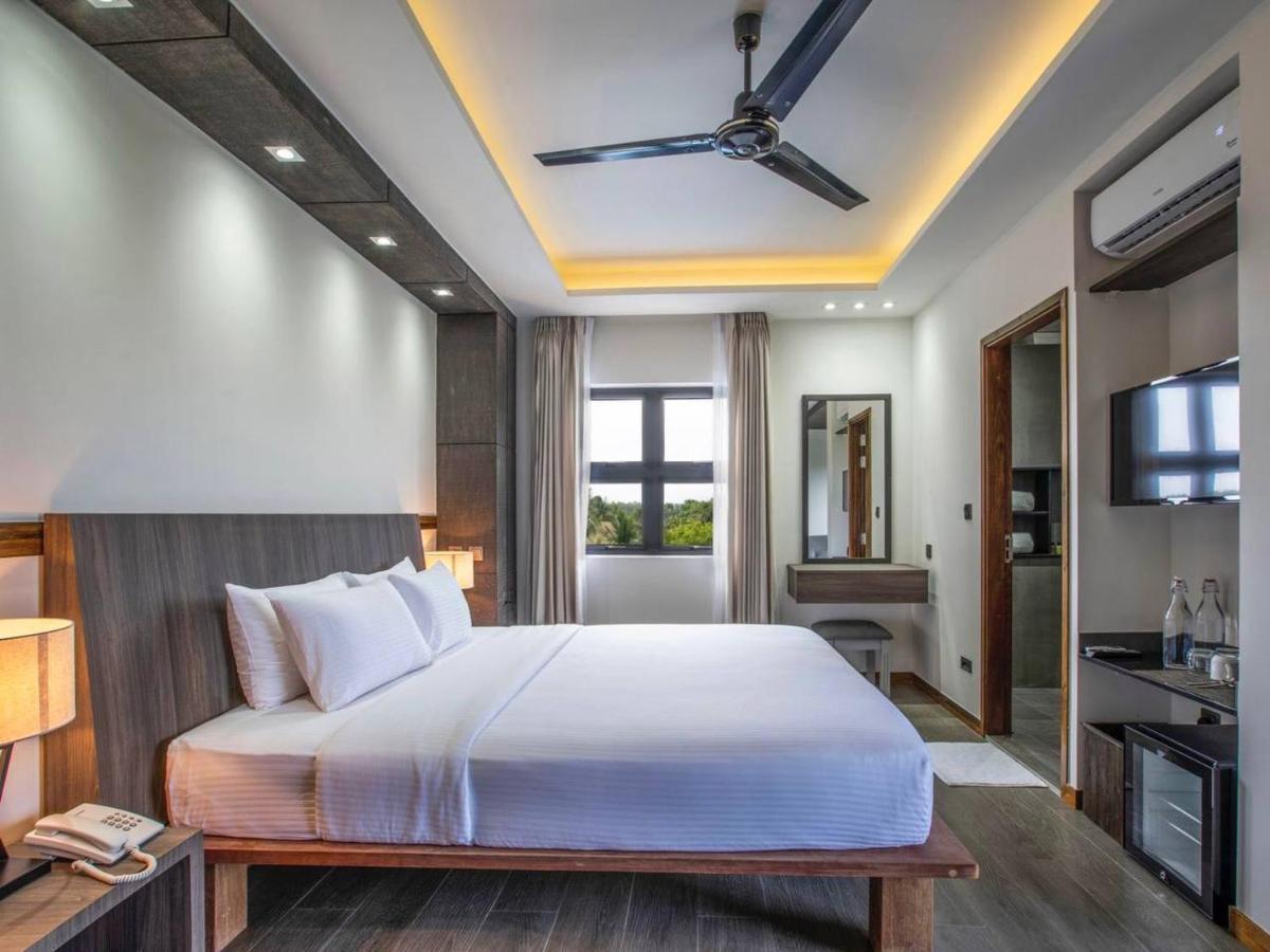 Ataraxis Grand And Spa Fuvahmulah Exterior photo