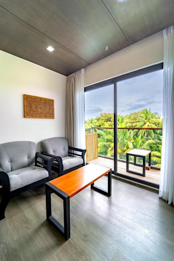Ataraxis Grand And Spa Fuvahmulah Exterior photo
